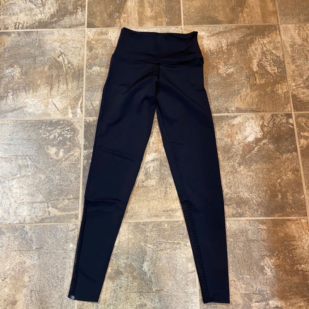 Onzie Women’s leggings like brand new!XS